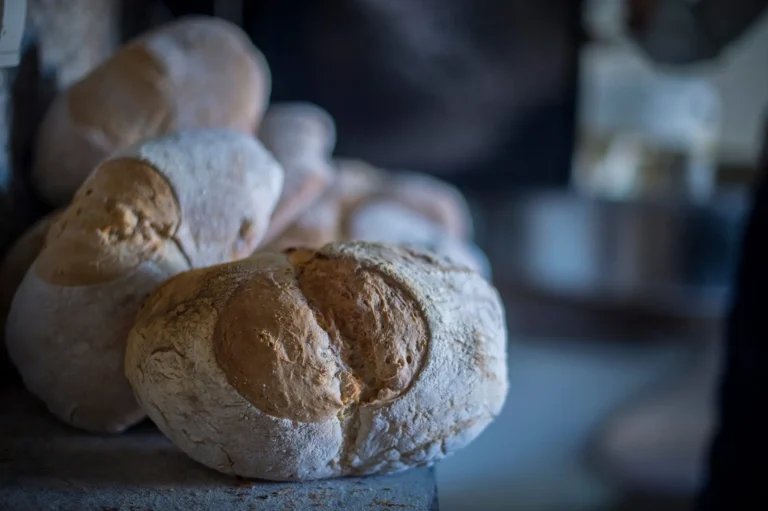 Bochníky chleba z tradičnej pekárne v Galícii na severe Španielska