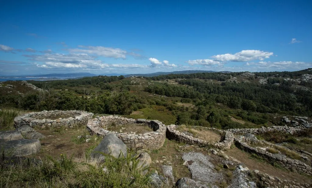 Celtycki fort na wzgórzu z epoki żelaza, Monte do Facho, Galicja, Hiszpania